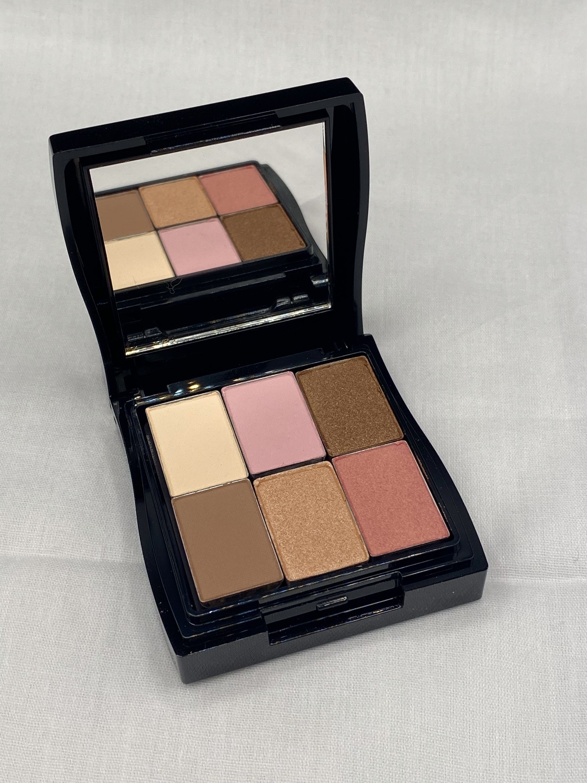 Perfectly Pretty eye shadow compact